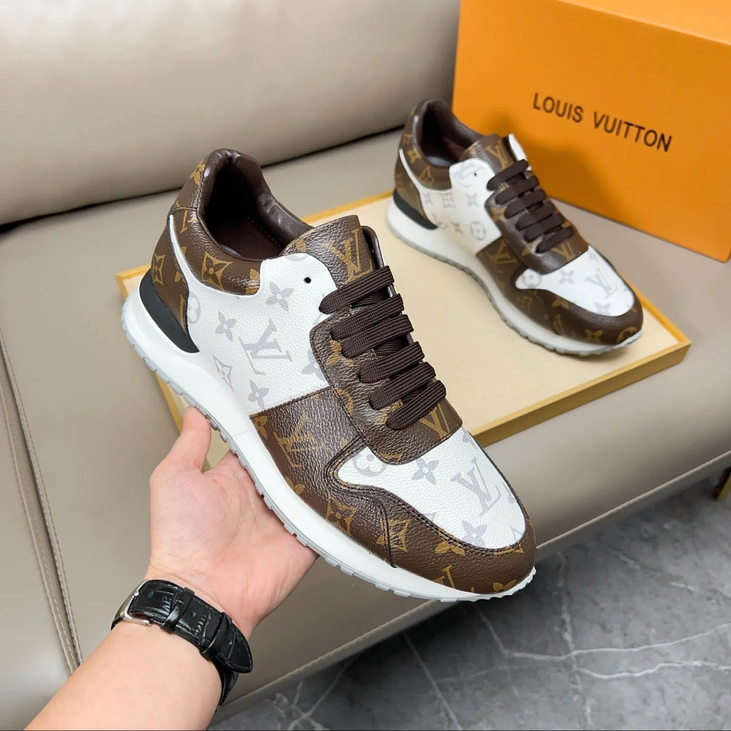 Men's shoes: 400💰 [LV] New models from the catwalk, available at the same time at counters, top purchasing agents 🔍🔍Italian imported rubber waterproof fabric, lining made of water-dyed sheepskin, soles: original soles specially provided by the original factory, exclusive molded feet, super comfortable, follow orders, 💪Details determine quality, we only make shoes with care, you can go in and out of the counter at will, welcome to compare. Number of yards: 38-44 (45 yards can be customized)